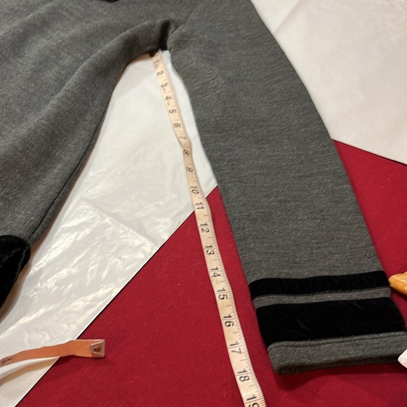 Soft Surroundings GRAY wool sweater BLACK velvet trim Runway Pullover womens Lrg - Picture 8 of 13